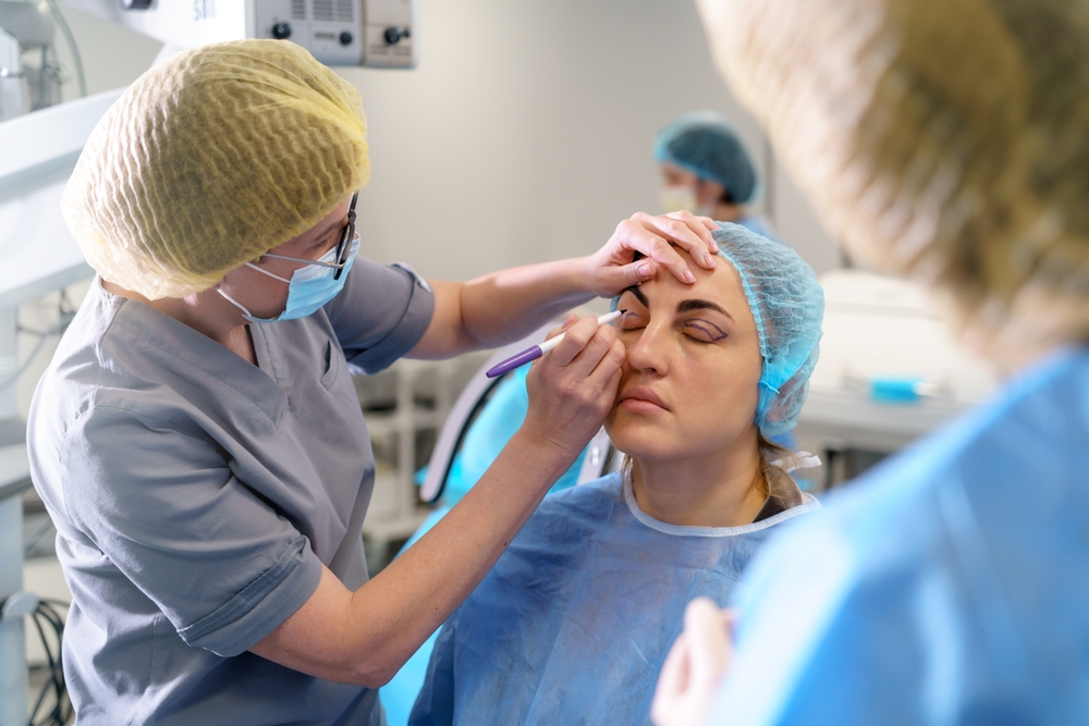Blepharoplasty,Plastic,Surgery.,Rejuvenation,And,Modification,Of,The,Area,Around